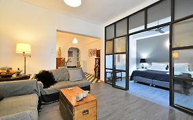 Plaka Elegant Apartment